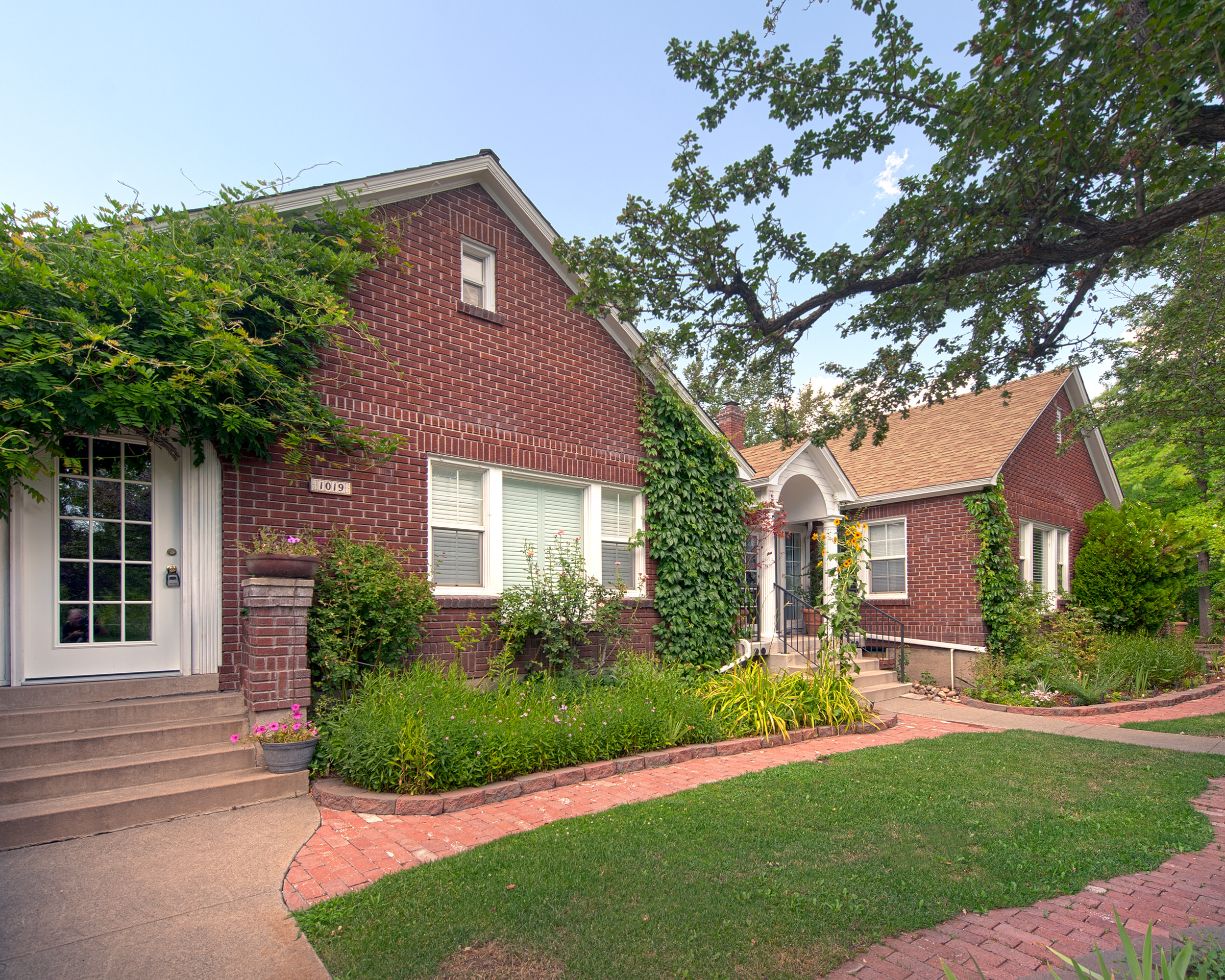 1009 Riverside Drive